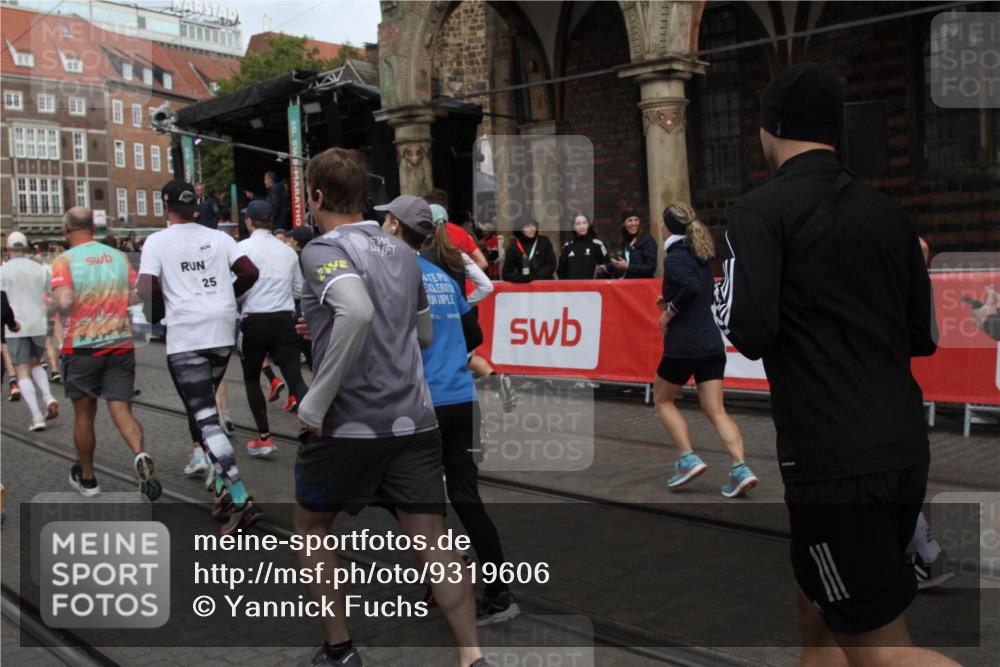 05.10.2025 - 20. swb-Marathon Bremen Yannick Fuchs http://msf.ph/oto/9319606 05.10.2025 11:37:40 Ziel  meine-sportfotos.de