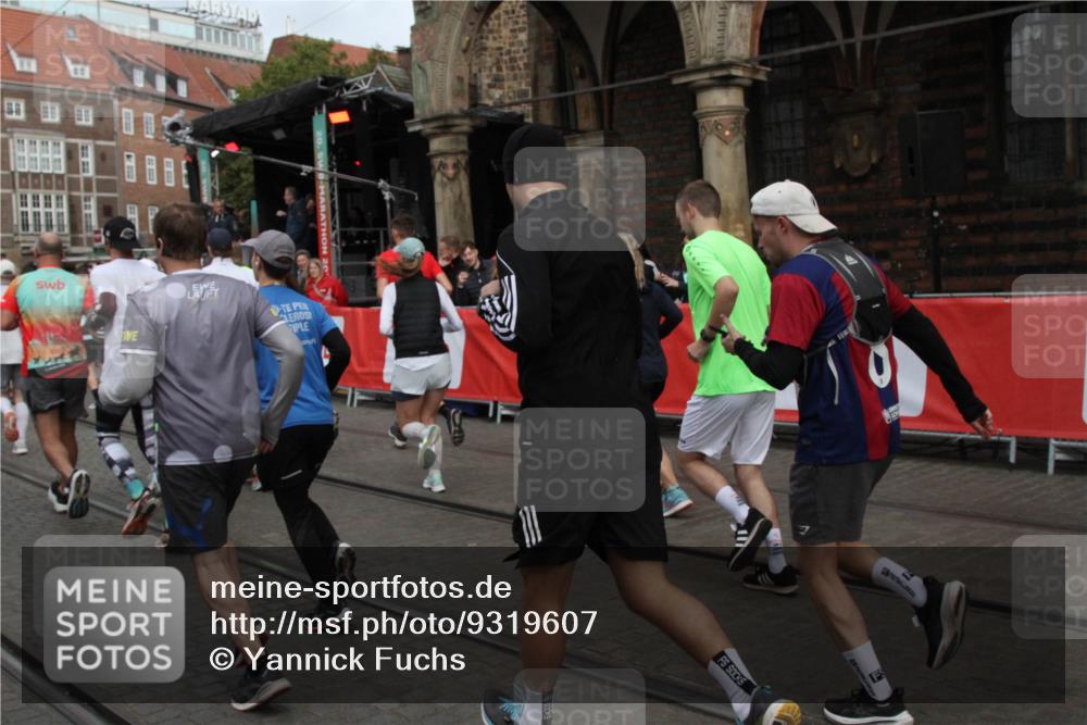 05.10.2025 - 20. swb-Marathon Bremen Yannick Fuchs http://msf.ph/oto/9319607 05.10.2025 11:37:41 Ziel  meine-sportfotos.de