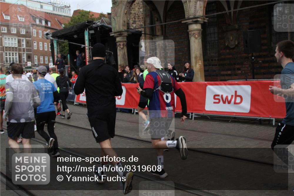 05.10.2025 - 20. swb-Marathon Bremen Yannick Fuchs http://msf.ph/oto/9319608 05.10.2025 11:37:41 Ziel  meine-sportfotos.de