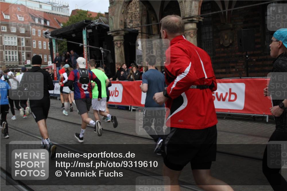 05.10.2025 - 20. swb-Marathon Bremen Yannick Fuchs http://msf.ph/oto/9319610 05.10.2025 11:37:42 Ziel  meine-sportfotos.de
