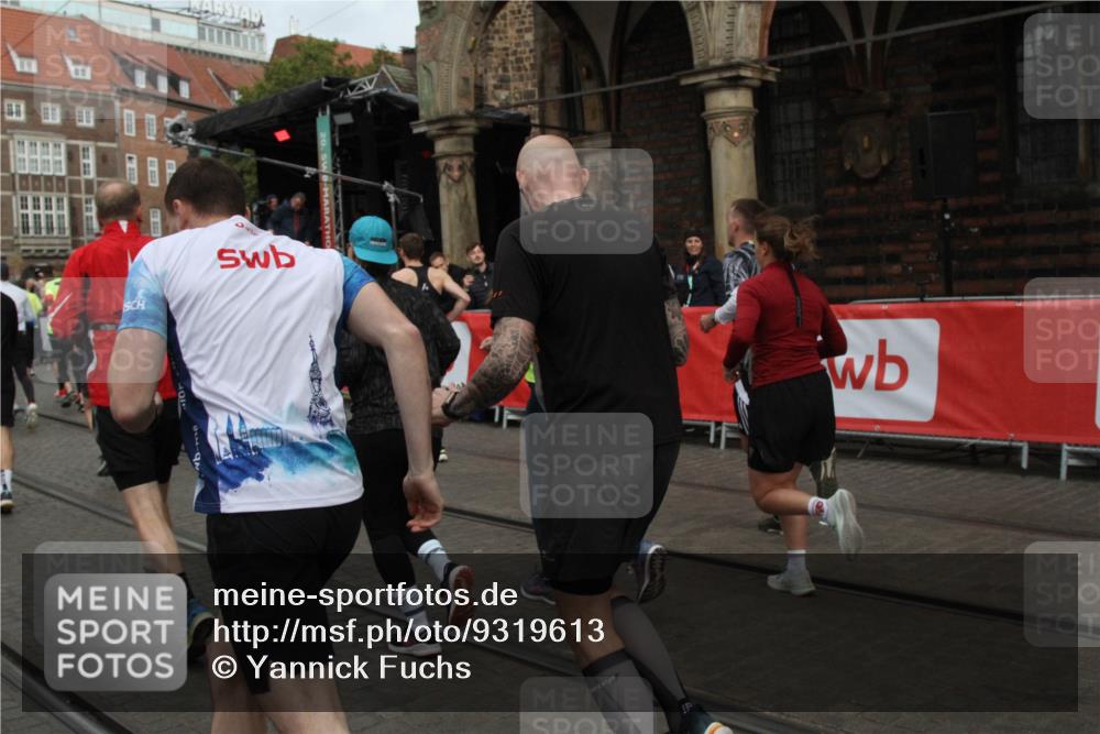 05.10.2025 - 20. swb-Marathon Bremen Yannick Fuchs http://msf.ph/oto/9319613 05.10.2025 11:37:43 Ziel  meine-sportfotos.de