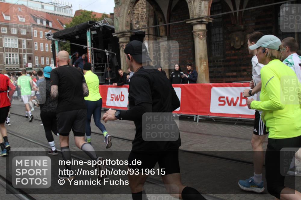 05.10.2025 - 20. swb-Marathon Bremen Yannick Fuchs http://msf.ph/oto/9319615 05.10.2025 11:37:43 Ziel  meine-sportfotos.de