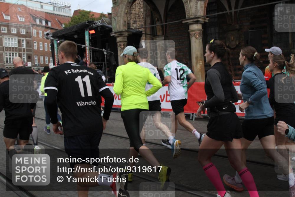 05.10.2025 - 20. swb-Marathon Bremen Yannick Fuchs http://msf.ph/oto/9319617 05.10.2025 11:37:44 Ziel  meine-sportfotos.de