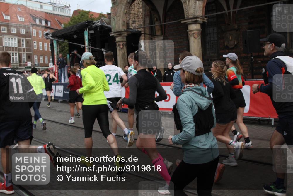 05.10.2025 - 20. swb-Marathon Bremen Yannick Fuchs http://msf.ph/oto/9319618 05.10.2025 11:37:44 Ziel  meine-sportfotos.de