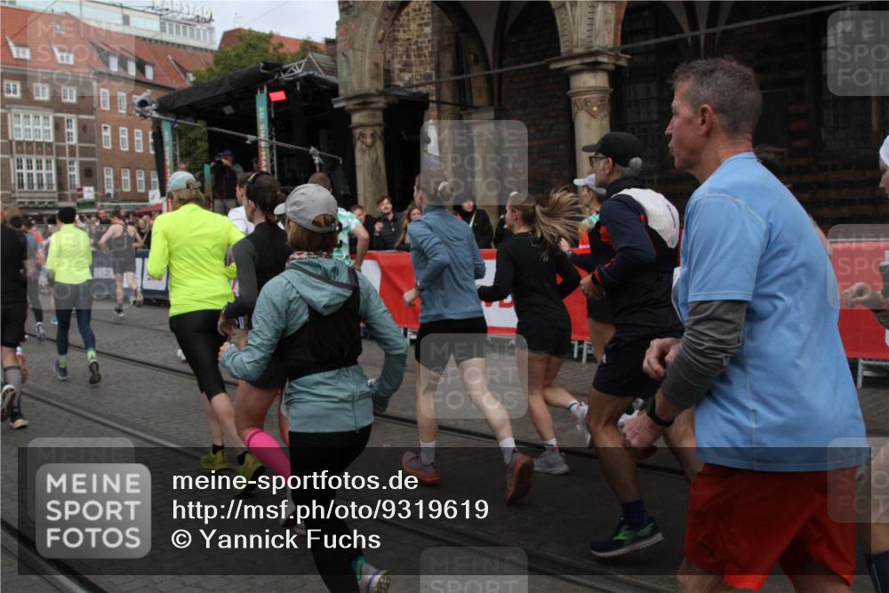 05.10.2025 - 20. swb-Marathon Bremen Yannick Fuchs http://msf.ph/oto/9319619 05.10.2025 11:37:45 Ziel  meine-sportfotos.de