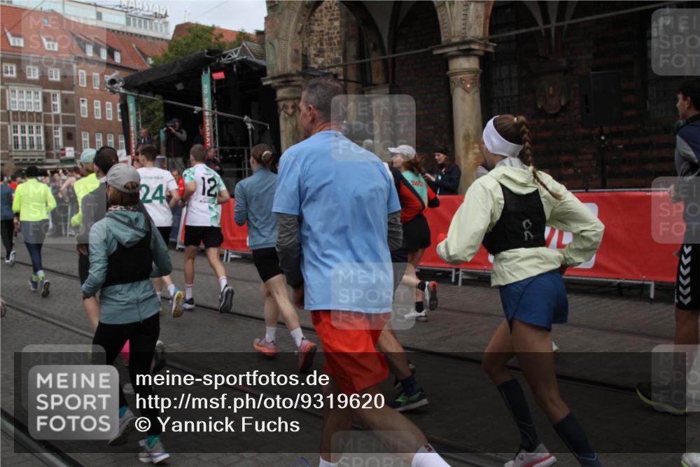 05.10.2025 - 20. swb-Marathon Bremen Yannick Fuchs http://msf.ph/oto/9319620 05.10.2025 11:37:45 Ziel  meine-sportfotos.de