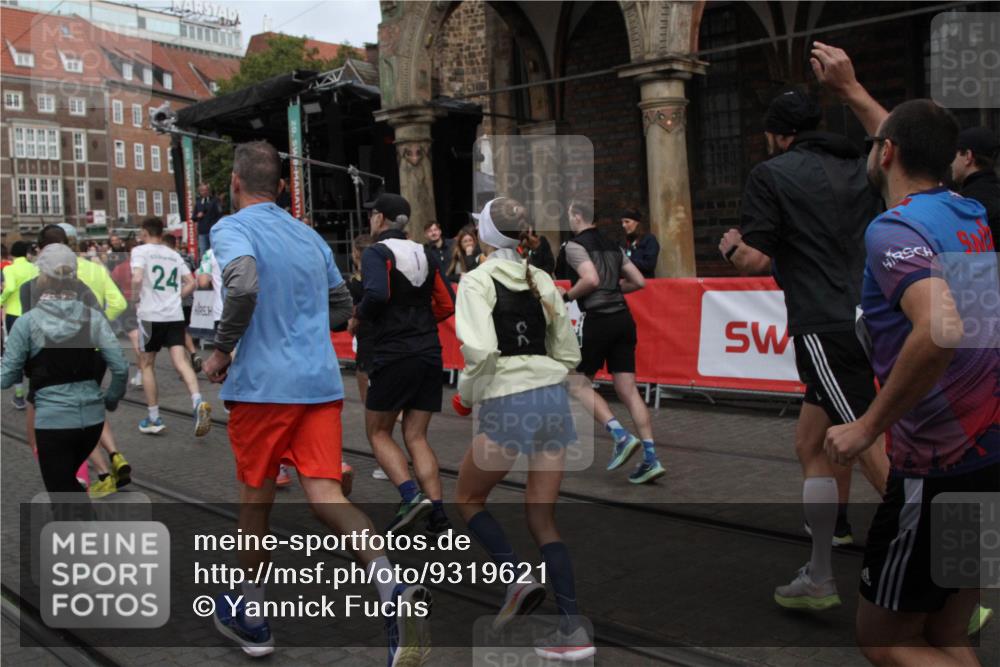 05.10.2025 - 20. swb-Marathon Bremen Yannick Fuchs http://msf.ph/oto/9319621 05.10.2025 11:37:45 Ziel  meine-sportfotos.de