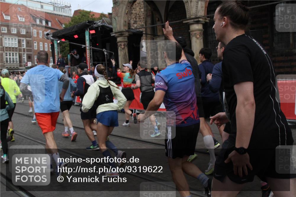 05.10.2025 - 20. swb-Marathon Bremen Yannick Fuchs http://msf.ph/oto/9319622 05.10.2025 11:37:46 Ziel  meine-sportfotos.de