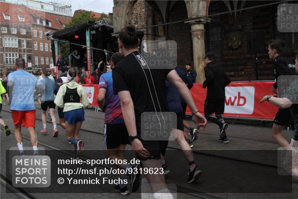 05.10.2025 - 20. swb-Marathon Bremen Yannick Fuchs http://msf.ph/oto/9319623 05.10.2025 11:37:46 Ziel  meine-sportfotos.de