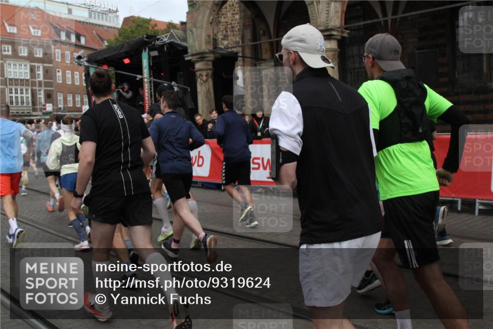 05.10.2025 - 20. swb-Marathon Bremen Yannick Fuchs http://msf.ph/oto/9319624 05.10.2025 11:37:46 Ziel  meine-sportfotos.de