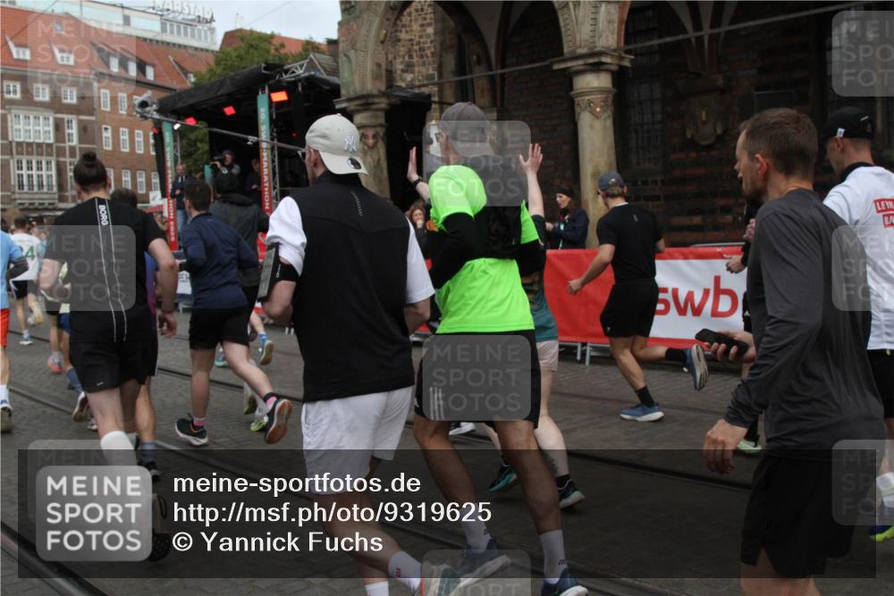 05.10.2025 - 20. swb-Marathon Bremen Yannick Fuchs http://msf.ph/oto/9319625 05.10.2025 11:37:47 Ziel  meine-sportfotos.de