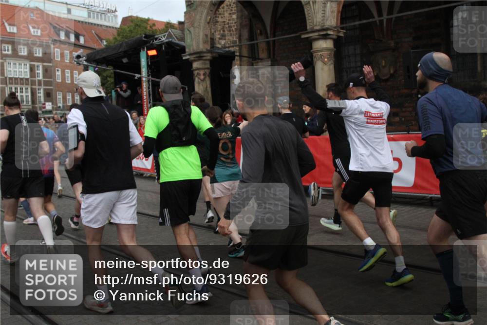05.10.2025 - 20. swb-Marathon Bremen Yannick Fuchs http://msf.ph/oto/9319626 05.10.2025 11:37:47 Ziel  meine-sportfotos.de
