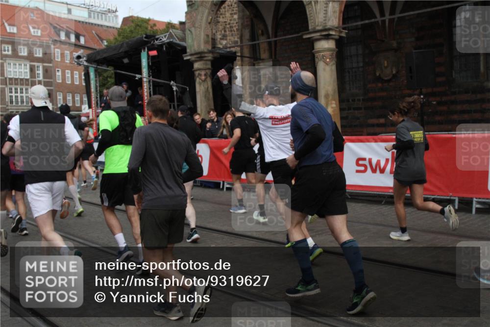 05.10.2025 - 20. swb-Marathon Bremen Yannick Fuchs http://msf.ph/oto/9319627 05.10.2025 11:37:47 Ziel  meine-sportfotos.de
