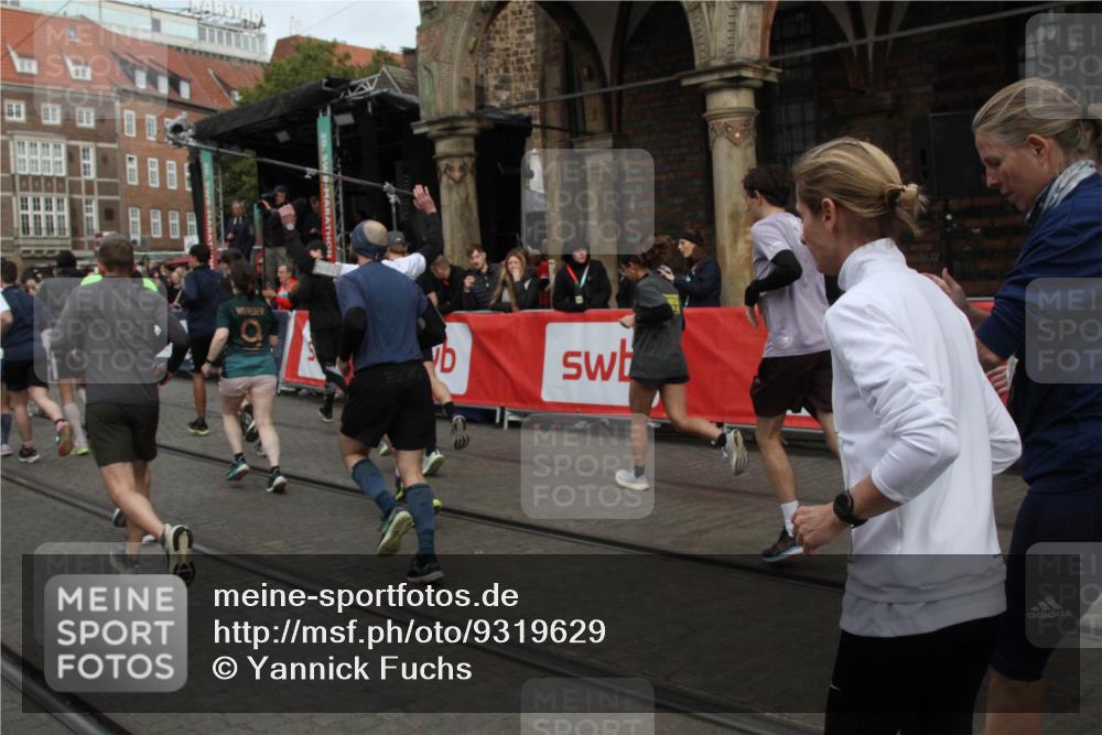 05.10.2025 - 20. swb-Marathon Bremen Yannick Fuchs http://msf.ph/oto/9319629 05.10.2025 11:37:48 Ziel  meine-sportfotos.de