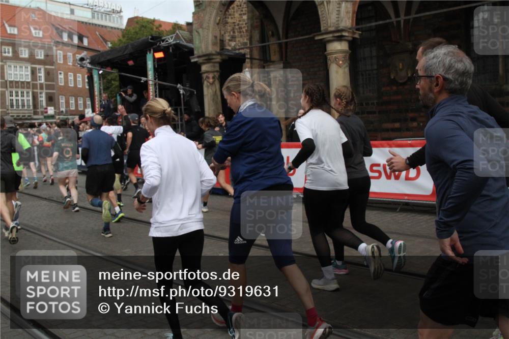 05.10.2025 - 20. swb-Marathon Bremen Yannick Fuchs http://msf.ph/oto/9319631 05.10.2025 11:37:49 Ziel  meine-sportfotos.de