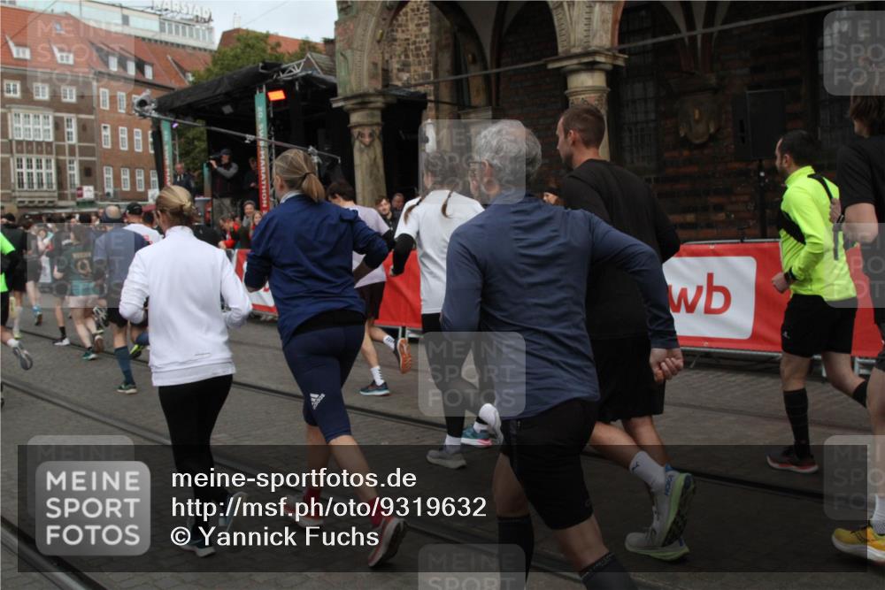 05.10.2025 - 20. swb-Marathon Bremen Yannick Fuchs http://msf.ph/oto/9319632 05.10.2025 11:37:49 Ziel  meine-sportfotos.de