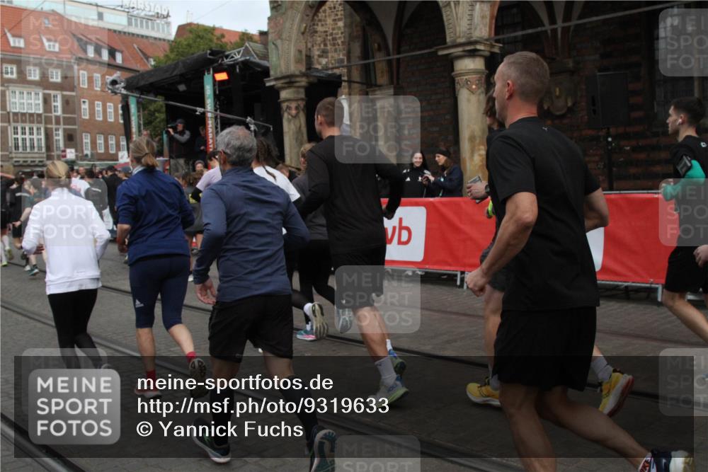 05.10.2025 - 20. swb-Marathon Bremen Yannick Fuchs http://msf.ph/oto/9319633 05.10.2025 11:37:50 Ziel  meine-sportfotos.de