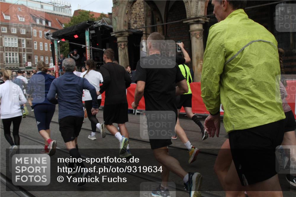 05.10.2025 - 20. swb-Marathon Bremen Yannick Fuchs http://msf.ph/oto/9319634 05.10.2025 11:37:50 Ziel  meine-sportfotos.de