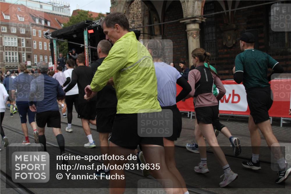 05.10.2025 - 20. swb-Marathon Bremen Yannick Fuchs http://msf.ph/oto/9319635 05.10.2025 11:37:50 Ziel  meine-sportfotos.de