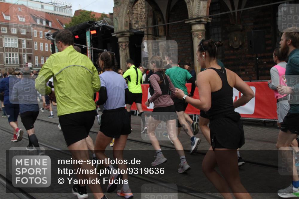 05.10.2025 - 20. swb-Marathon Bremen Yannick Fuchs http://msf.ph/oto/9319636 05.10.2025 11:37:51 Ziel  meine-sportfotos.de