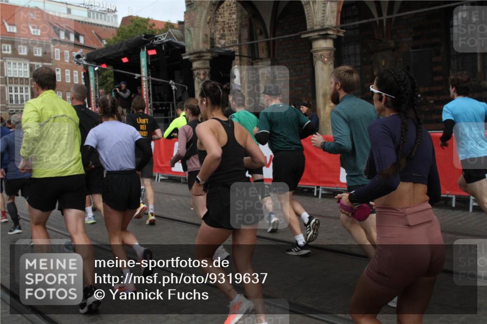 05.10.2025 - 20. swb-Marathon Bremen Yannick Fuchs http://msf.ph/oto/9319637 05.10.2025 11:37:51 Ziel  meine-sportfotos.de