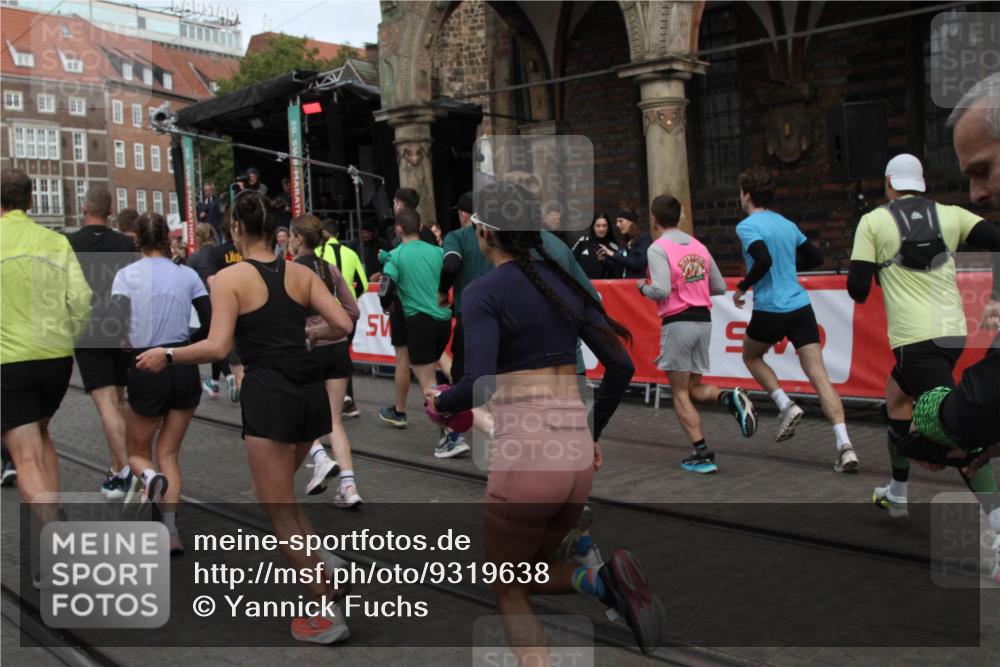 05.10.2025 - 20. swb-Marathon Bremen Yannick Fuchs http://msf.ph/oto/9319638 05.10.2025 11:37:51 Ziel  meine-sportfotos.de