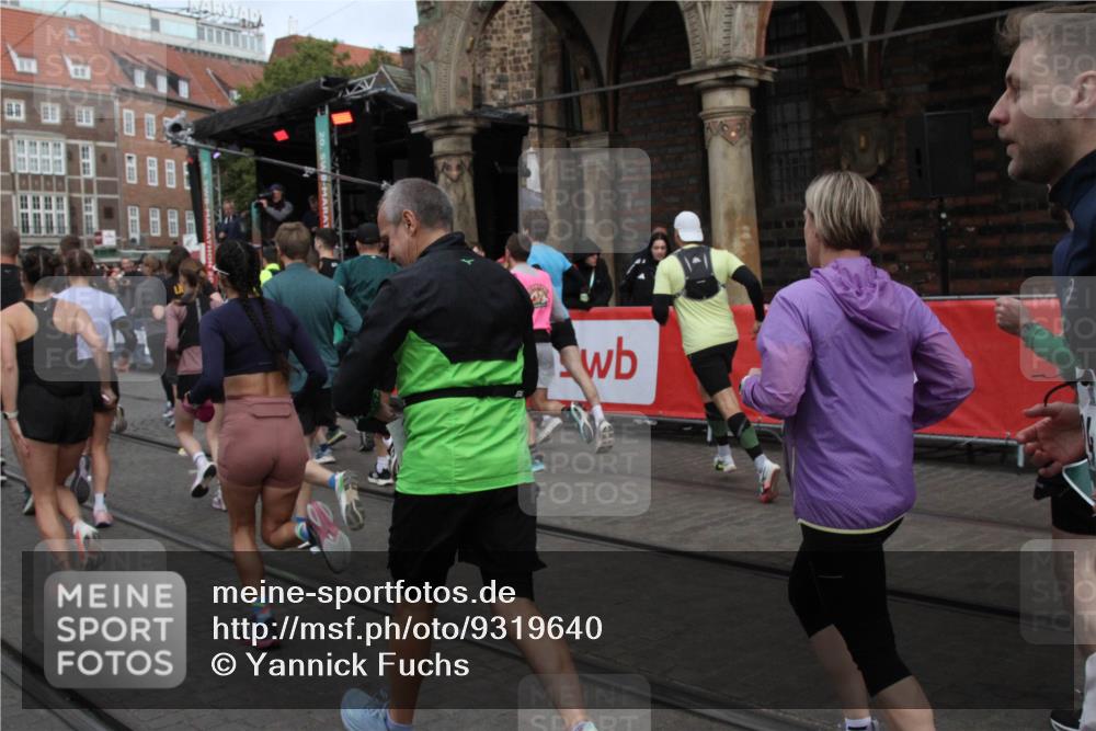 05.10.2025 - 20. swb-Marathon Bremen Yannick Fuchs http://msf.ph/oto/9319640 05.10.2025 11:37:52 Ziel  meine-sportfotos.de