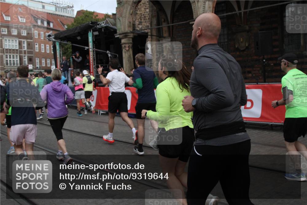 05.10.2025 - 20. swb-Marathon Bremen Yannick Fuchs http://msf.ph/oto/9319644 05.10.2025 11:37:53 Ziel  meine-sportfotos.de