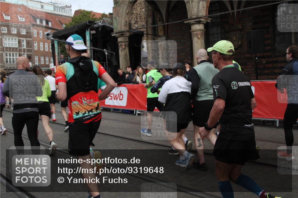 05.10.2025 - 20. swb-Marathon Bremen Yannick Fuchs http://msf.ph/oto/9319648 05.10.2025 11:37:55 Ziel  meine-sportfotos.de