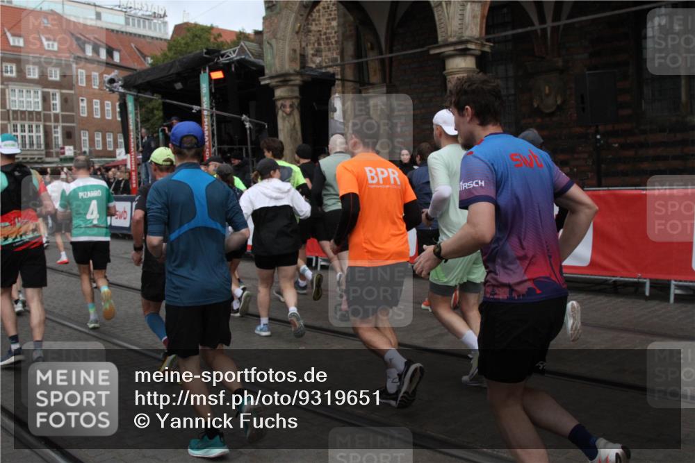 05.10.2025 - 20. swb-Marathon Bremen Yannick Fuchs http://msf.ph/oto/9319651 05.10.2025 11:37:56 Ziel  meine-sportfotos.de