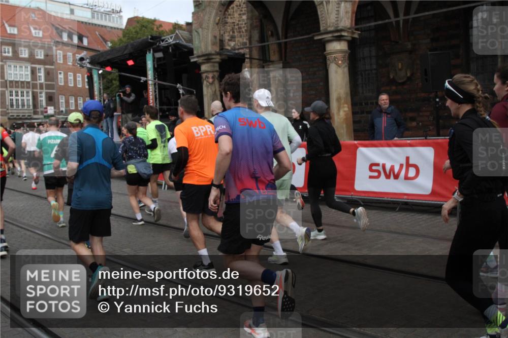 05.10.2025 - 20. swb-Marathon Bremen Yannick Fuchs http://msf.ph/oto/9319652 05.10.2025 11:37:56 Ziel  meine-sportfotos.de