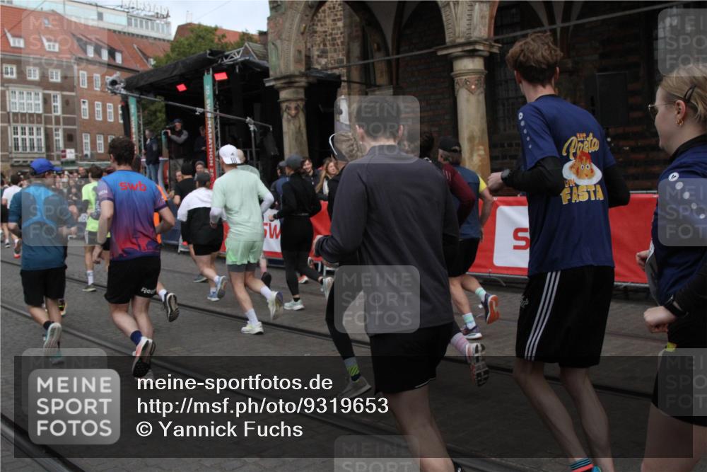 05.10.2025 - 20. swb-Marathon Bremen Yannick Fuchs http://msf.ph/oto/9319653 05.10.2025 11:37:57 Ziel  meine-sportfotos.de