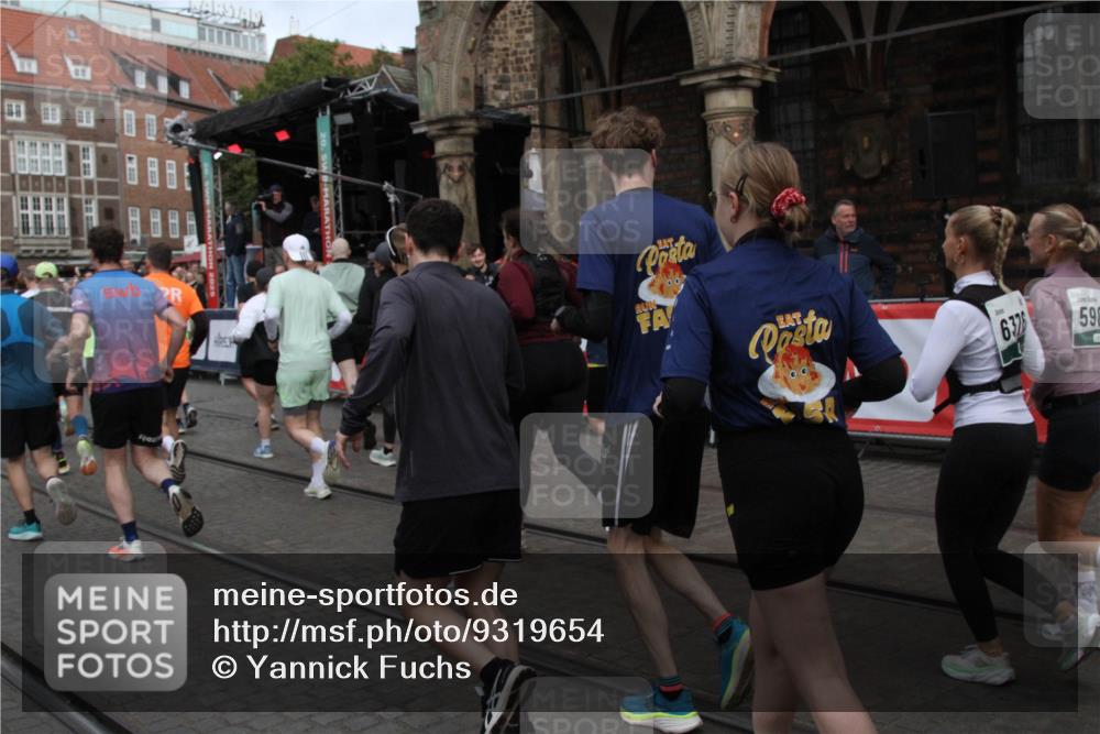 05.10.2025 - 20. swb-Marathon Bremen Yannick Fuchs http://msf.ph/oto/9319654 05.10.2025 11:37:57 Ziel  meine-sportfotos.de