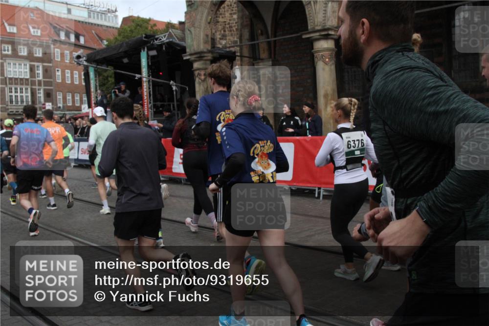 05.10.2025 - 20. swb-Marathon Bremen Yannick Fuchs http://msf.ph/oto/9319655 05.10.2025 11:37:57 Ziel  meine-sportfotos.de