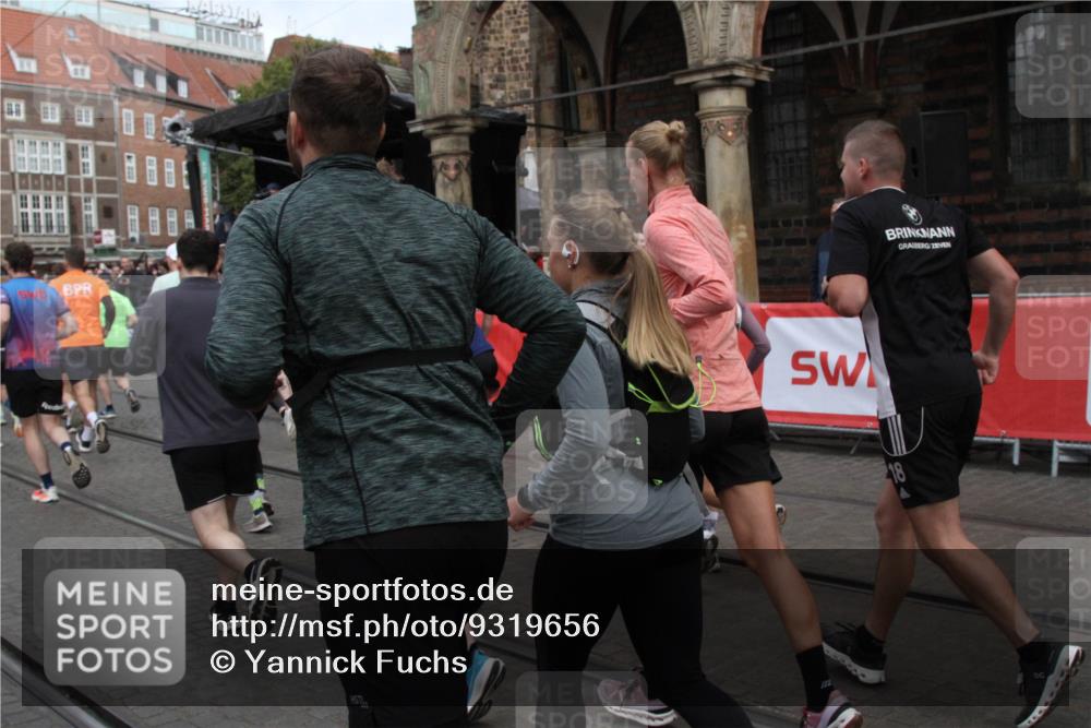 05.10.2025 - 20. swb-Marathon Bremen Yannick Fuchs http://msf.ph/oto/9319656 05.10.2025 11:37:58 Ziel  meine-sportfotos.de
