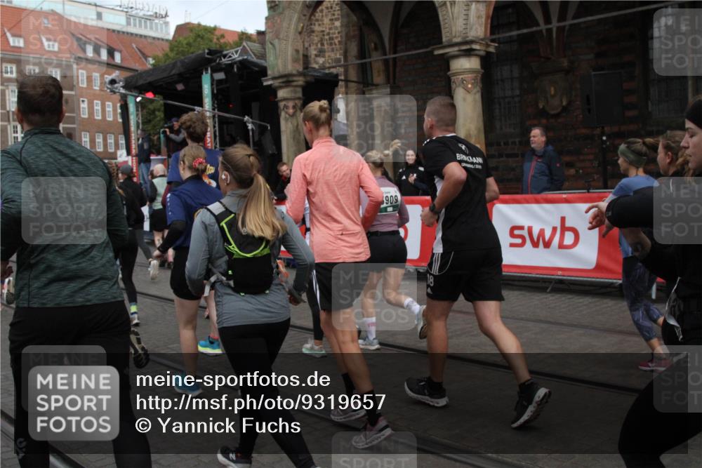 05.10.2025 - 20. swb-Marathon Bremen Yannick Fuchs http://msf.ph/oto/9319657 05.10.2025 11:37:58 Ziel  meine-sportfotos.de