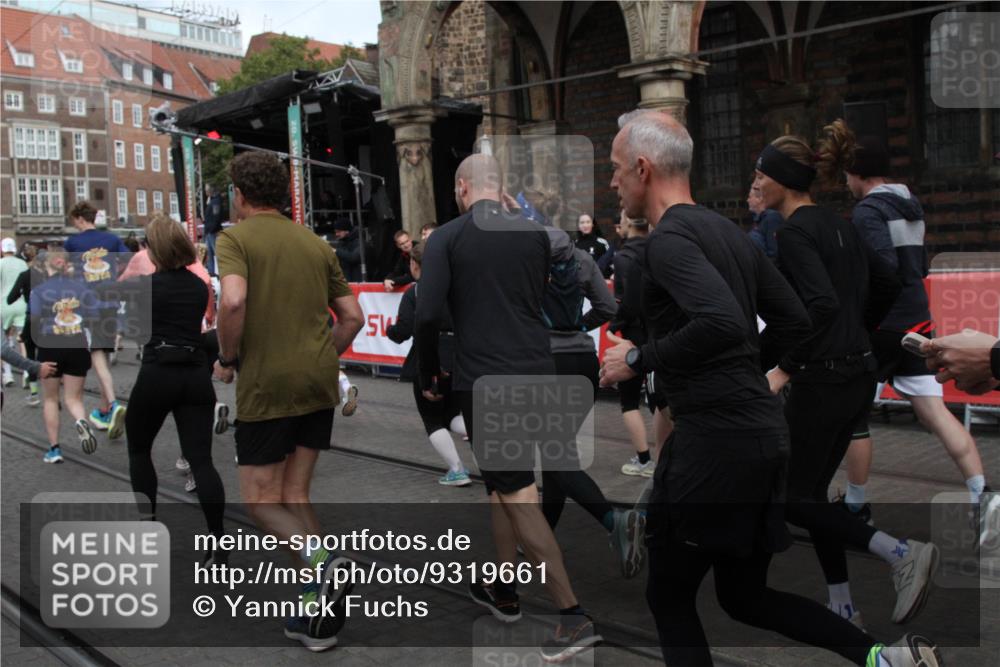 05.10.2025 - 20. swb-Marathon Bremen Yannick Fuchs http://msf.ph/oto/9319661 05.10.2025 11:38:00 Ziel  meine-sportfotos.de