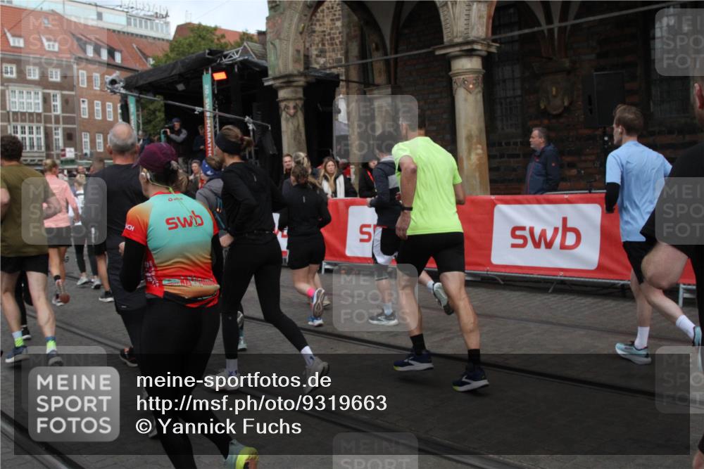 05.10.2025 - 20. swb-Marathon Bremen Yannick Fuchs http://msf.ph/oto/9319663 05.10.2025 11:38:00 Ziel  meine-sportfotos.de
