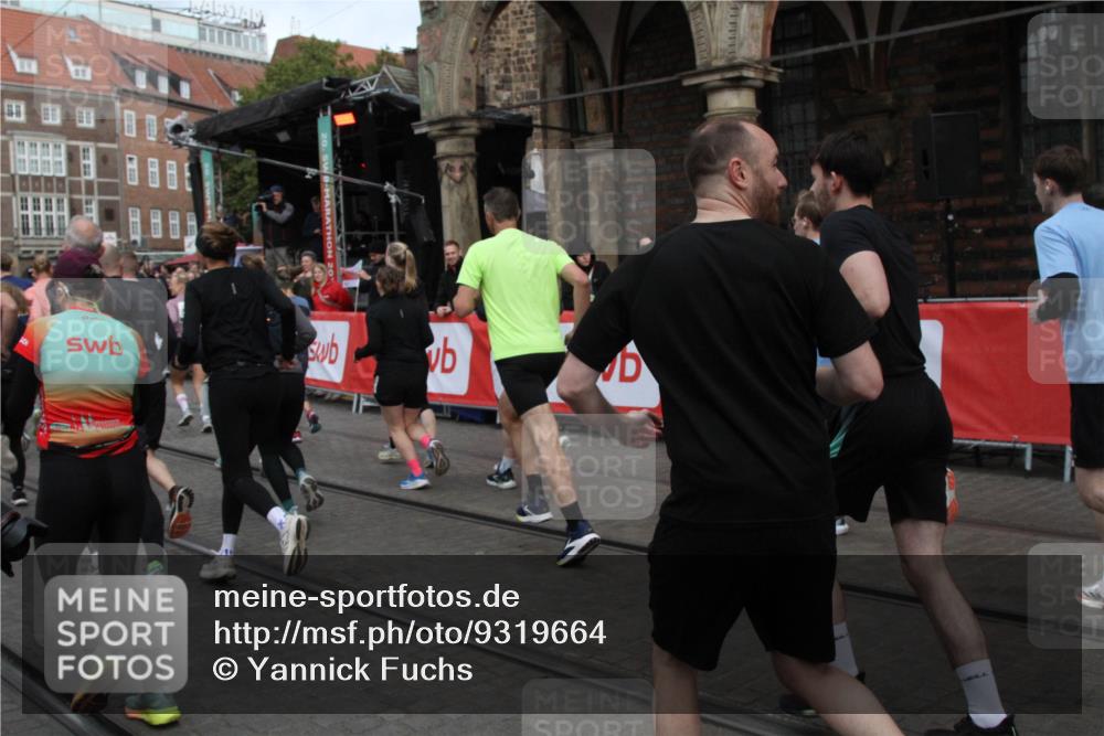 05.10.2025 - 20. swb-Marathon Bremen Yannick Fuchs http://msf.ph/oto/9319664 05.10.2025 11:38:01 Ziel  meine-sportfotos.de
