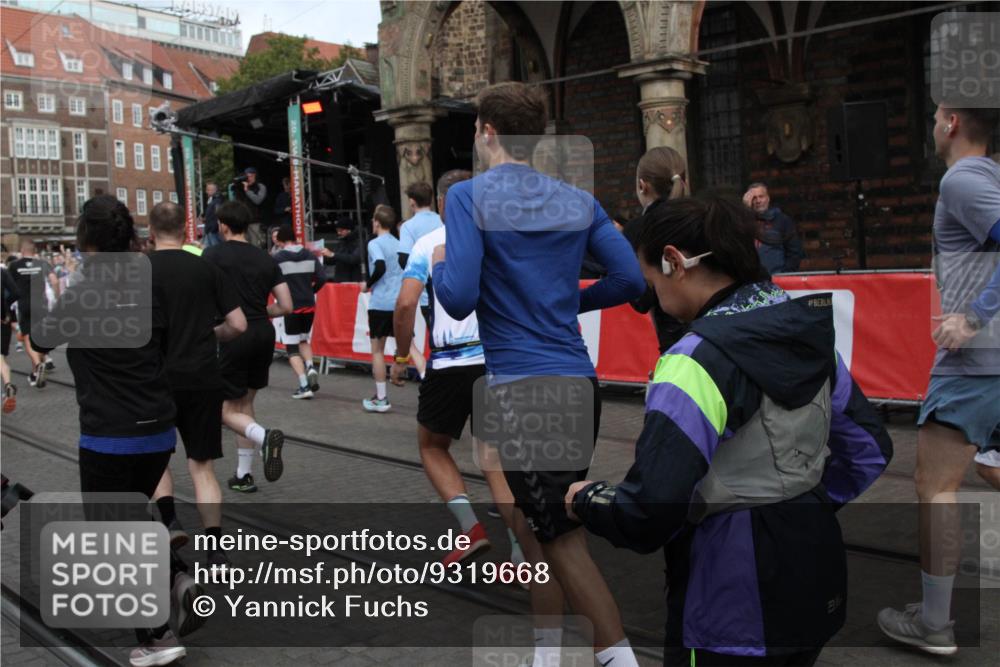 05.10.2025 - 20. swb-Marathon Bremen Yannick Fuchs http://msf.ph/oto/9319668 05.10.2025 11:38:02 Ziel  meine-sportfotos.de