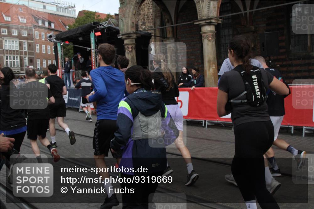 05.10.2025 - 20. swb-Marathon Bremen Yannick Fuchs http://msf.ph/oto/9319669 05.10.2025 11:38:02 Ziel  meine-sportfotos.de