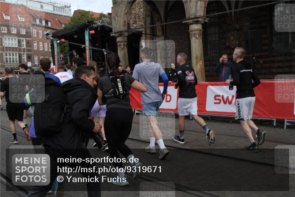 05.10.2025 - 20. swb-Marathon Bremen Yannick Fuchs http://msf.ph/oto/9319671 05.10.2025 11:38:03 Ziel  meine-sportfotos.de