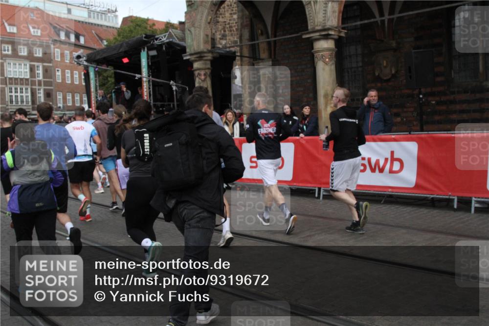 05.10.2025 - 20. swb-Marathon Bremen Yannick Fuchs http://msf.ph/oto/9319672 05.10.2025 11:38:03 Ziel  meine-sportfotos.de