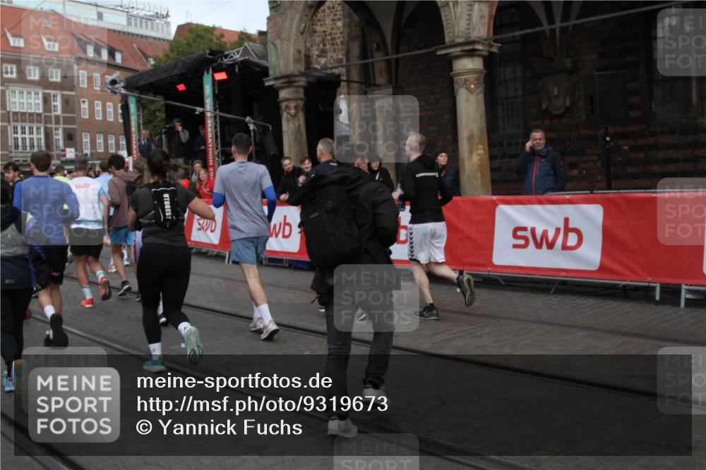 05.10.2025 - 20. swb-Marathon Bremen Yannick Fuchs http://msf.ph/oto/9319673 05.10.2025 11:38:04 Ziel  meine-sportfotos.de
