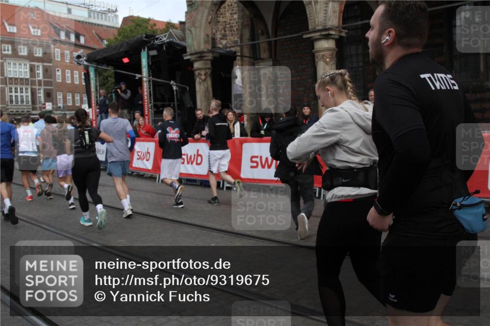 05.10.2025 - 20. swb-Marathon Bremen Yannick Fuchs http://msf.ph/oto/9319675 05.10.2025 11:38:04 Ziel  meine-sportfotos.de