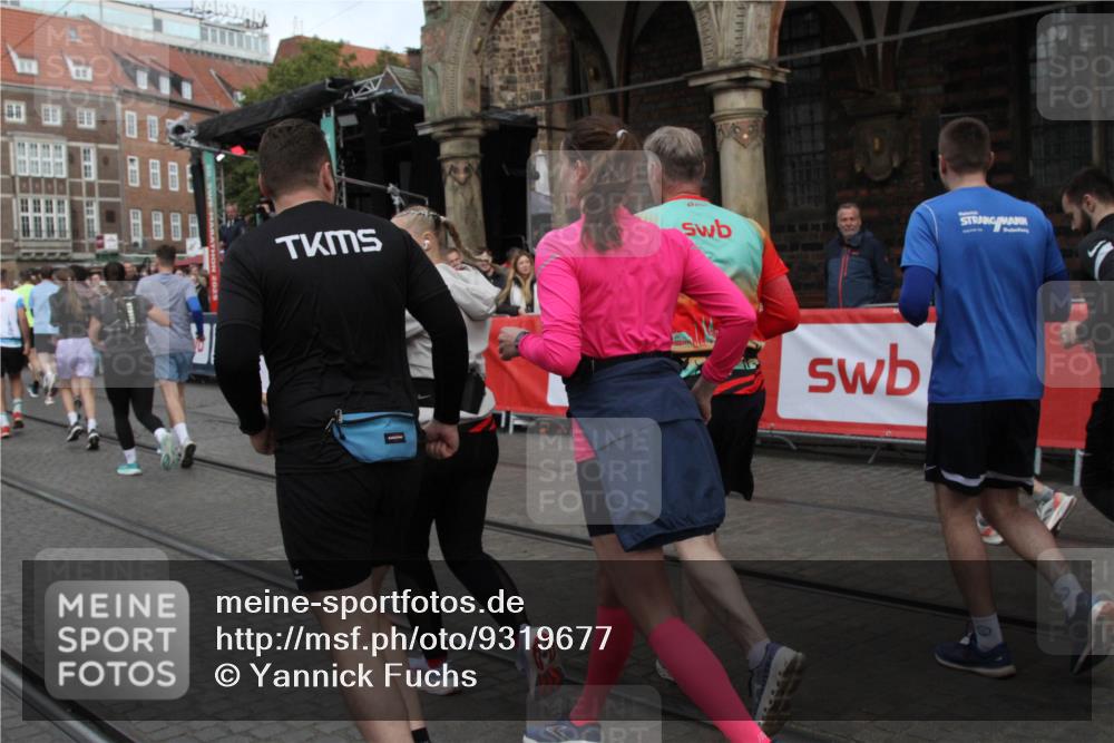 05.10.2025 - 20. swb-Marathon Bremen Yannick Fuchs http://msf.ph/oto/9319677 05.10.2025 11:38:05 Ziel  meine-sportfotos.de