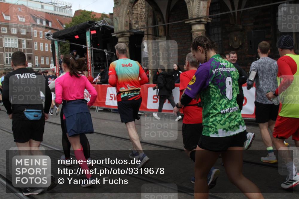 05.10.2025 - 20. swb-Marathon Bremen Yannick Fuchs http://msf.ph/oto/9319678 05.10.2025 11:38:06 Ziel  meine-sportfotos.de