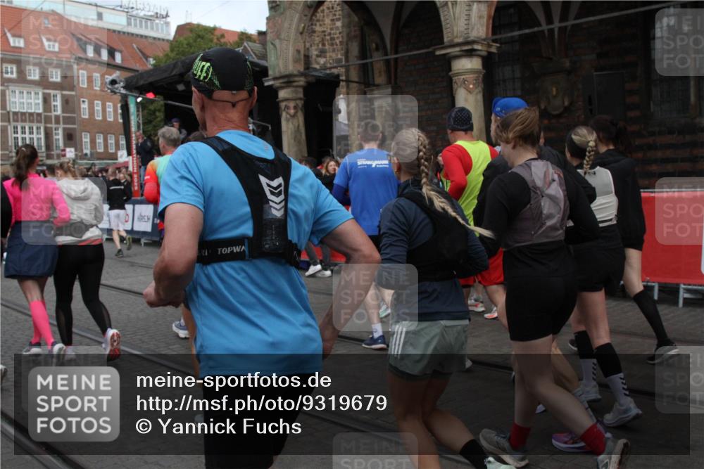 05.10.2025 - 20. swb-Marathon Bremen Yannick Fuchs http://msf.ph/oto/9319679 05.10.2025 11:38:07 Ziel  meine-sportfotos.de