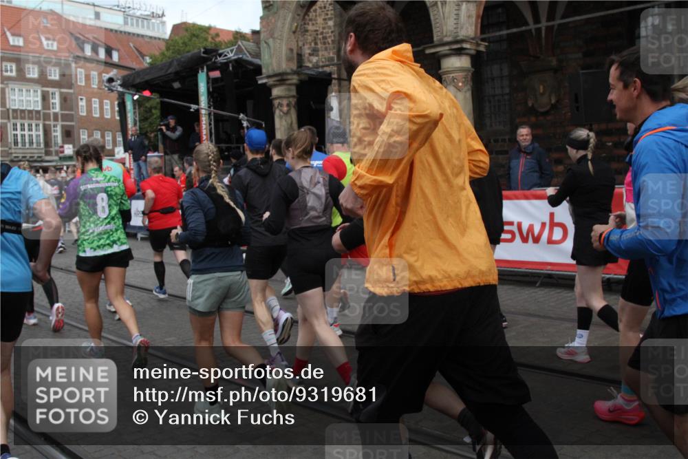 05.10.2025 - 20. swb-Marathon Bremen Yannick Fuchs http://msf.ph/oto/9319681 05.10.2025 11:38:07 Ziel  meine-sportfotos.de