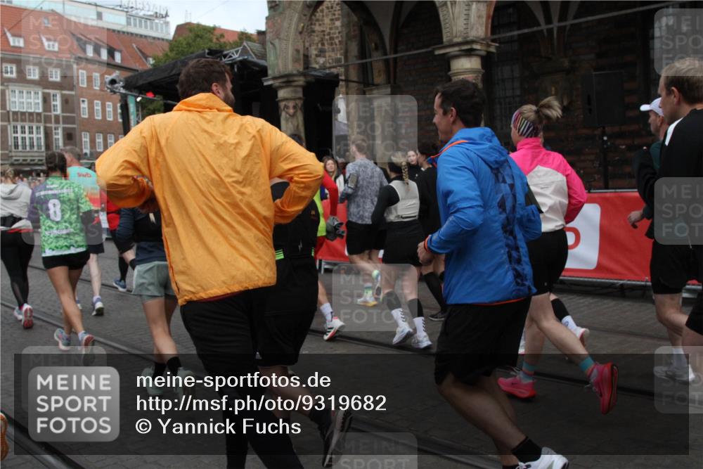 05.10.2025 - 20. swb-Marathon Bremen Yannick Fuchs http://msf.ph/oto/9319682 05.10.2025 11:38:08 Ziel  meine-sportfotos.de